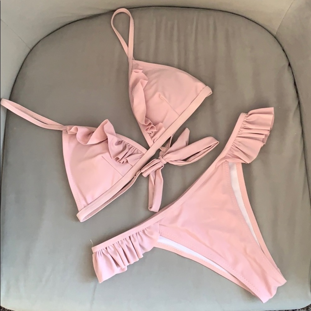 Light blush ruffle hem bikini NWOT